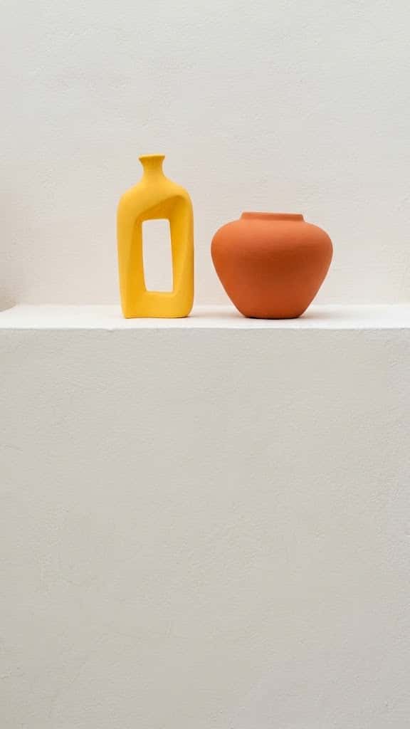 Duo de Vases Sculpturaux en Céramique Jaune et Terracotta