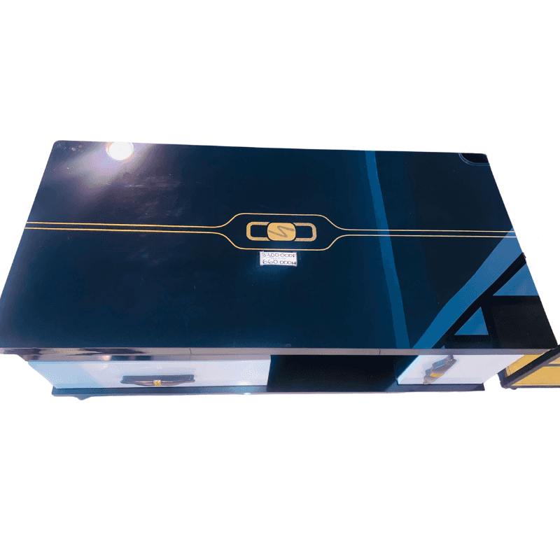 Table basse avec motif doré